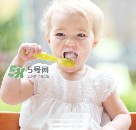 兒童多大可以吃鹽？?jī)和喳}的注意事項(xiàng)