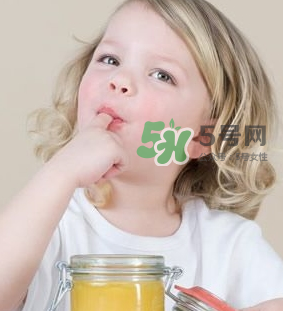 兒童多大可以吃鹽？?jī)和喳}的注意事項(xiàng)