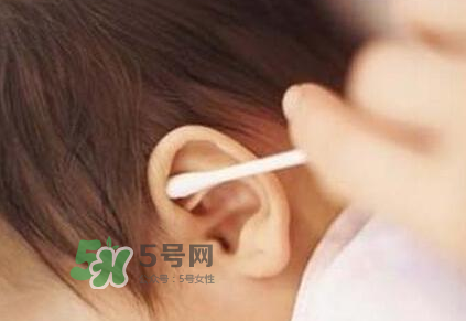兒童耳屎成硬塊怎么辦？?jī)和撼捎矇K有危害嗎？