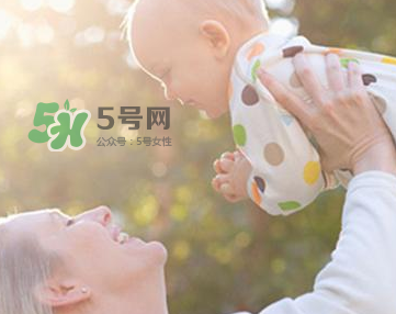 寶寶曬太陽對眼睛好嗎？寶寶曬太陽對眼睛的有影響嗎？