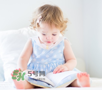 夏天寶寶頭上長紅疙瘩怎么回事？夏天寶寶頭上長東西怎么辦？