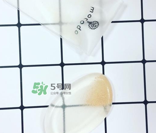 硅膠粉撲和海綿粉撲哪個(gè)好？硅膠粉撲和美妝蛋哪個(gè)好