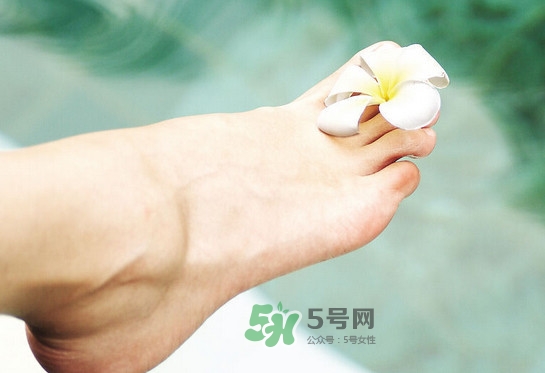花椒水泡腳能治白發(fā)嗎？花椒水泡腳的禁忌