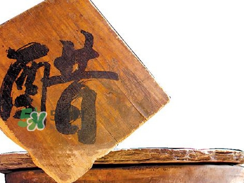 醋泡腳用白醋還是陳醋？泡腳用什么醋最好？