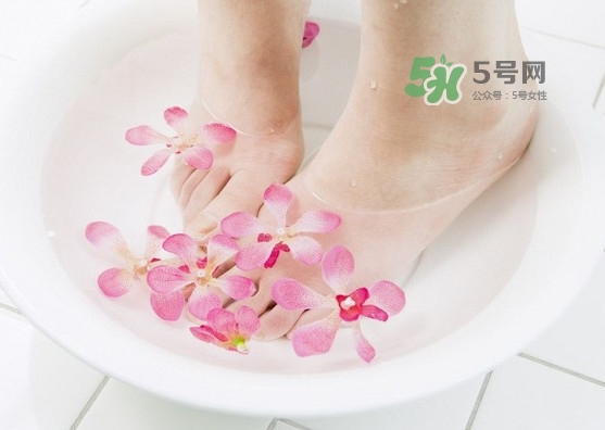 花椒水泡腳能治白發(fā)嗎？花椒水泡腳的禁忌