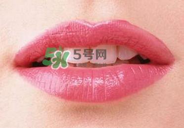 你的嘴唇為什么起泡 嘴唇上的水泡治不好嗎？