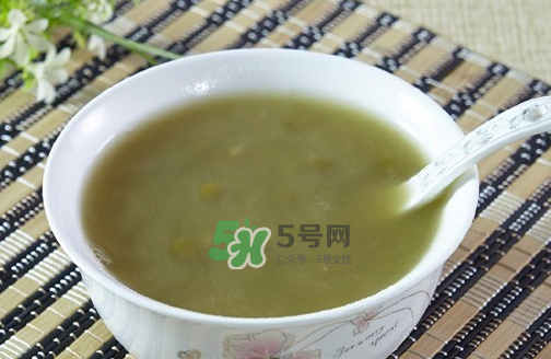 喝完啤酒可以喝綠豆湯嗎？啤酒和綠豆湯能一起喝嗎？