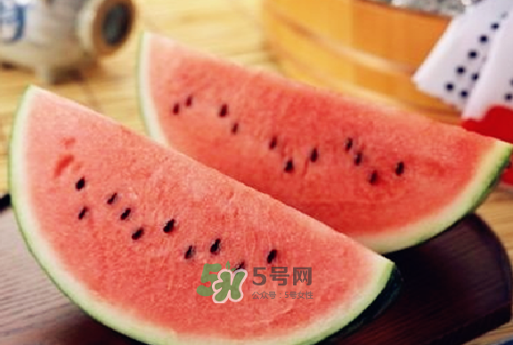 綠豆湯和西瓜可以同時(shí)吃嗎？綠豆湯可以和西瓜一起吃嗎？