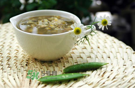 綠豆湯和西瓜可以同時(shí)吃嗎？綠豆湯可以和西瓜一起吃嗎？