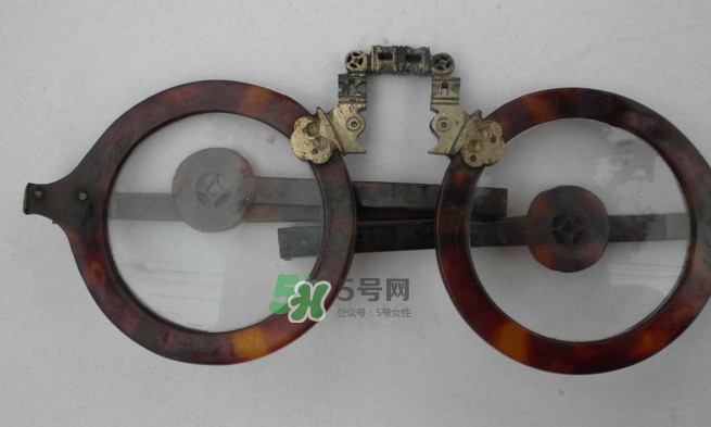 玳瑁眼鏡多少錢？玳瑁眼鏡如何選購？
