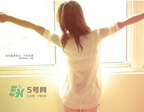 三伏天坐月子可以開窗戶嗎？夏天坐月子能開窗戶嗎？