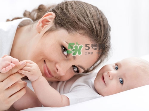 3~5個(gè)月的寶寶有多了解這個(gè)世界？寶寶睡眠習(xí)慣如何規(guī)范？