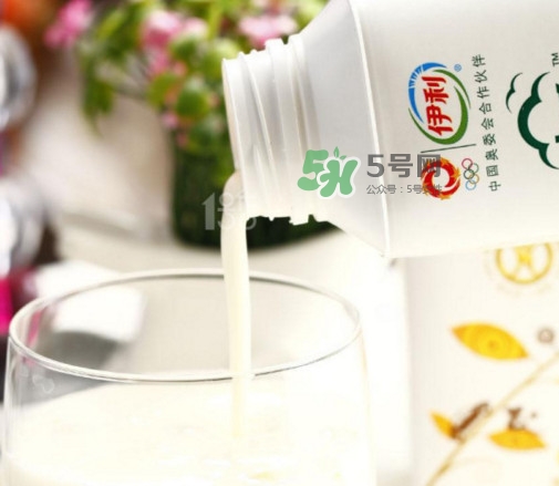  冠益乳和暢輕哪個好？冠益乳好還是暢輕好