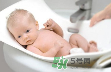 寶寶濕疹可以洗澡嗎？新生兒濕疹可以洗澡嗎？