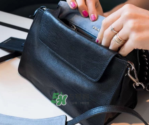 prada etiquette手袋尺寸多大？prada etiquette尺寸有幾種？