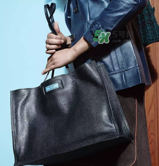 prada etiquette手袋尺寸多大？prada etiquette尺寸有幾種？