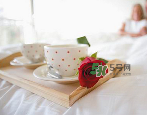 坐月子吃素應(yīng)該吃什么？吃素坐月子怎么坐？
