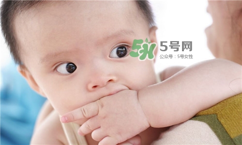3~5個(gè)月的寶寶有多了解這個(gè)世界？寶寶睡眠習(xí)慣如何規(guī)范？