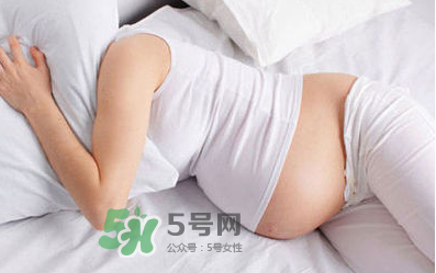 頭胎有妊娠線二胎沒(méi)有是因?yàn)閷殞毿詣e不一樣嗎？