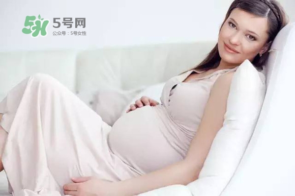 孕期肚皮癢是怎么回事？妊娠紋癢怎么辦？