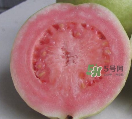 芭樂中間的籽可以吃嗎？芭樂榨汁籽要去嗎
