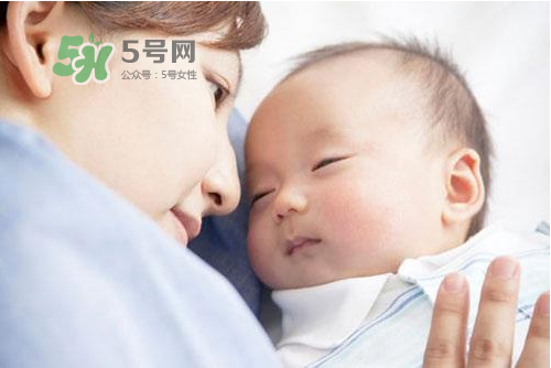 8月份坐月子穿什么衣服？八月份坐月子穿什么鞋？