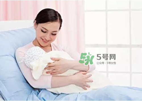 8月份坐月子穿什么衣服？八月份坐月子穿什么鞋？
