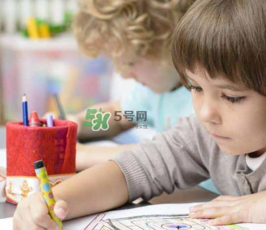 暑假孩子不寫作業(yè)怎么辦？暑假不想寫作業(yè)怎么教育？