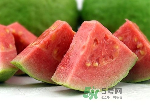 芭樂中間的籽可以吃嗎？芭樂榨汁籽要去嗎
