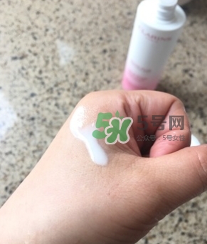 嬌韻詩牛奶水新版舊版區(qū)別 嬌韻詩牛奶水多少錢
