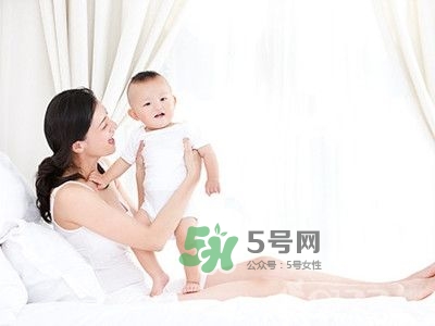 產(chǎn)后憂郁是這樣來的！這些話絕對(duì)別對(duì)新手媽媽說！