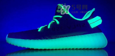 adidas yeezy boost 350 v2黃斑馬是夜光的嗎？