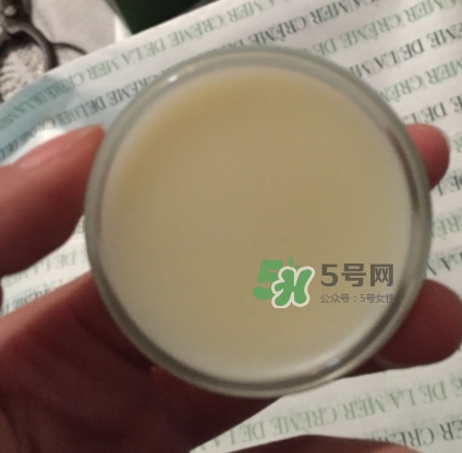 海藍(lán)之謎唇霜怎么用？海藍(lán)之謎修護(hù)唇霜使用方法