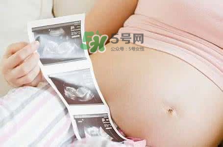 孕期可以蹲著上廁所嗎？孕期上廁所會壓到寶寶嗎？