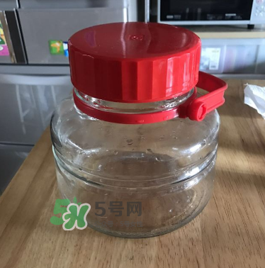 自制青梅酒的做法 青梅酒泡多久可以喝？