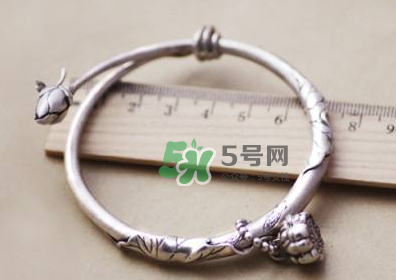 銀手鐲可以用牙膏洗嗎？銀手鐲可以用什么洗？
