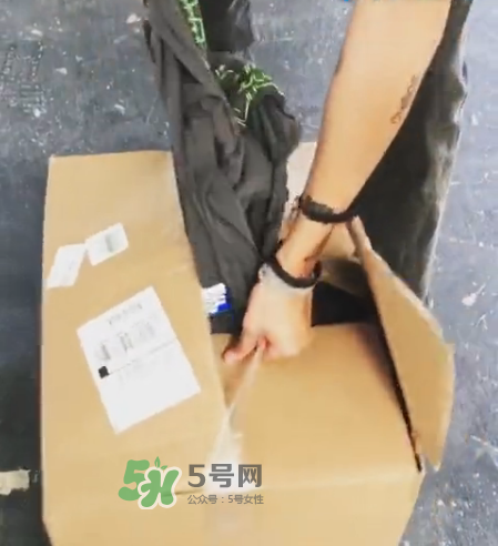 off white awge演唱會(huì)限定長袖t怎么買_在哪買？