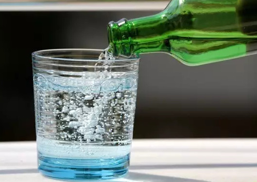 蘇打水是碳酸飲料嗎？蘇打水和碳酸飲料的區(qū)別