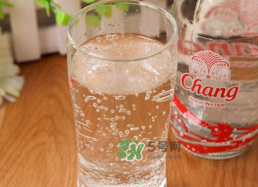 蘇打水是什么水？蘇打水喝多了會(huì)怎么樣？