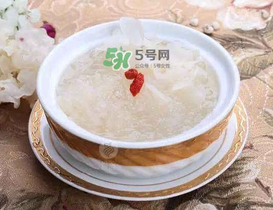 燕窩和銀耳的功效一樣嗎？燕窩和銀耳的區(qū)別？