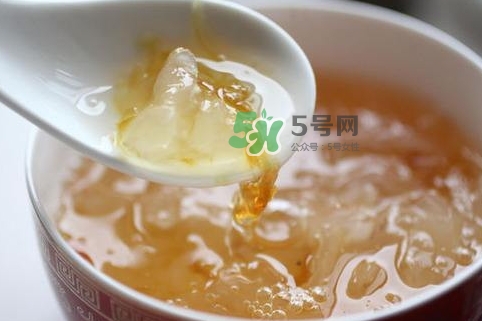 燕窩和銀耳的功效一樣嗎？燕窩和銀耳的區(qū)別？
