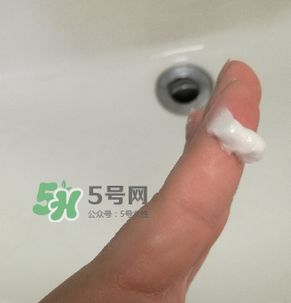 一葉子補(bǔ)水潔面乳怎么樣？一葉子補(bǔ)水洗面奶好用嗎？