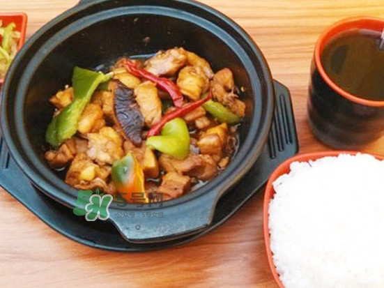 黃燜雞米飯多少錢一份？黃燜雞米飯?zhí)攸c(diǎn)是什么