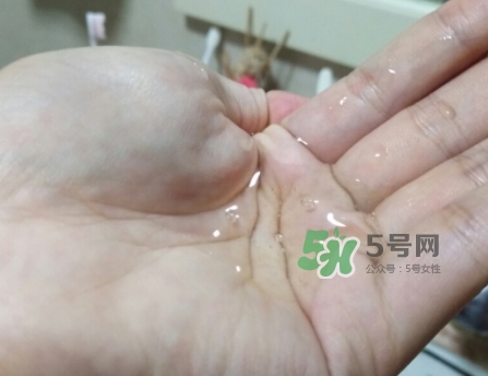 御泥坊水潤茶萃微囊黑面膜怎么用？