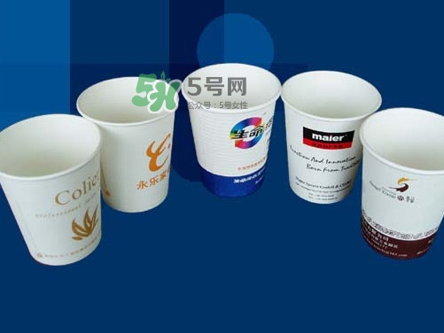 一次性紙杯可以裝開(kāi)水嗎？能不能用一次性紙杯喝熱水？