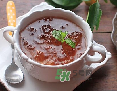 桃膠適合什么人吃？吃桃膠會(huì)上火嗎？