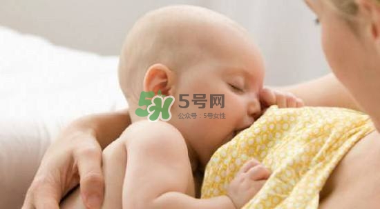 塞奶了有硬塊怎么辦？塞奶要熱敷還是冷敷？