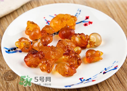 桃膠適合什么人吃？吃桃膠會(huì)上火嗎？