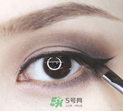 煙熏妝怎么畫？煙熏妝的畫法步驟圖解