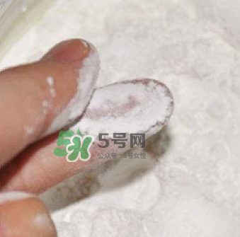 寶寶用爽身粉有危害嗎？爽身粉對(duì)寶寶有什么危害？